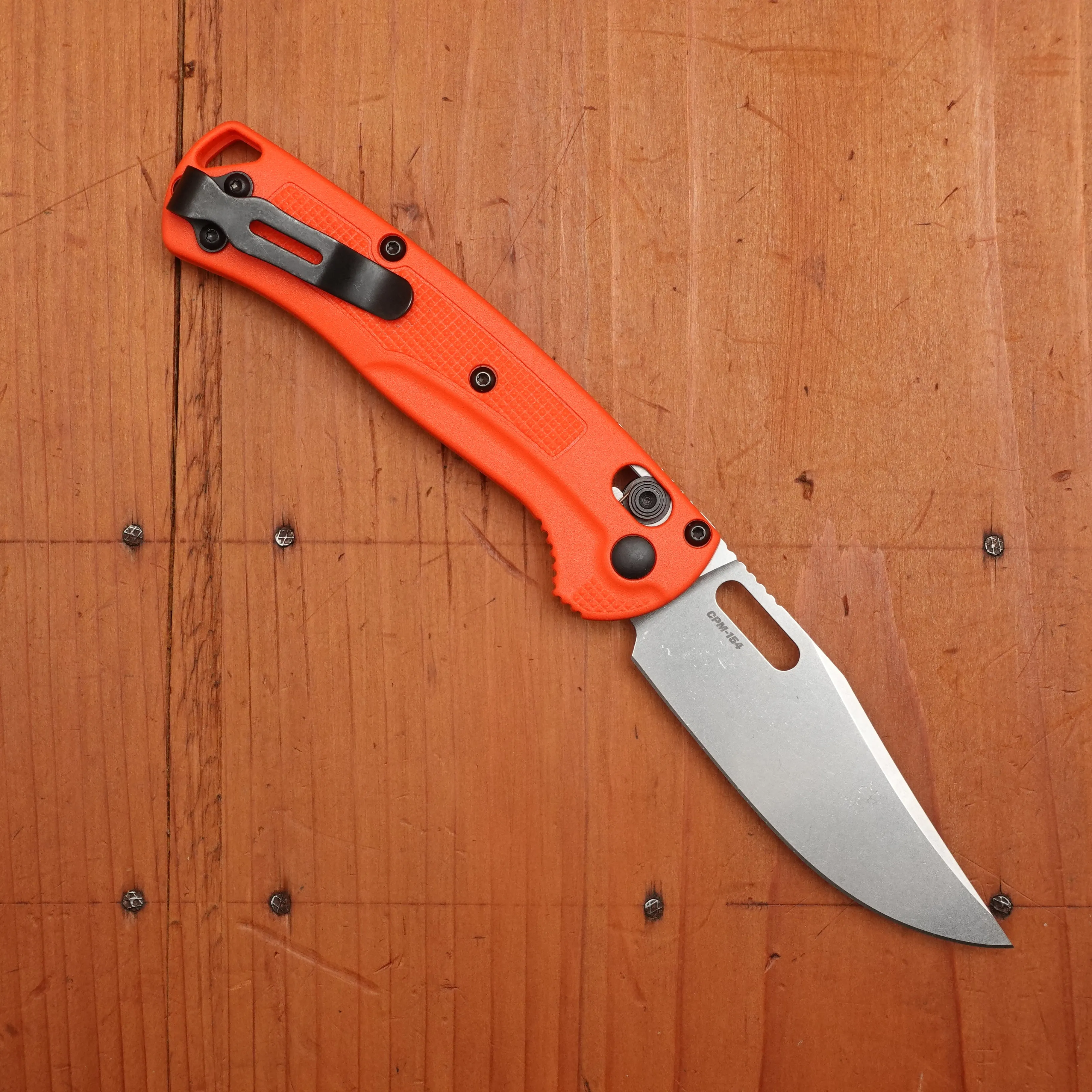 Benchmade 15533 Mini Taggedout Clip Point CPM154 AXIS Lock Orange Grivory Handle