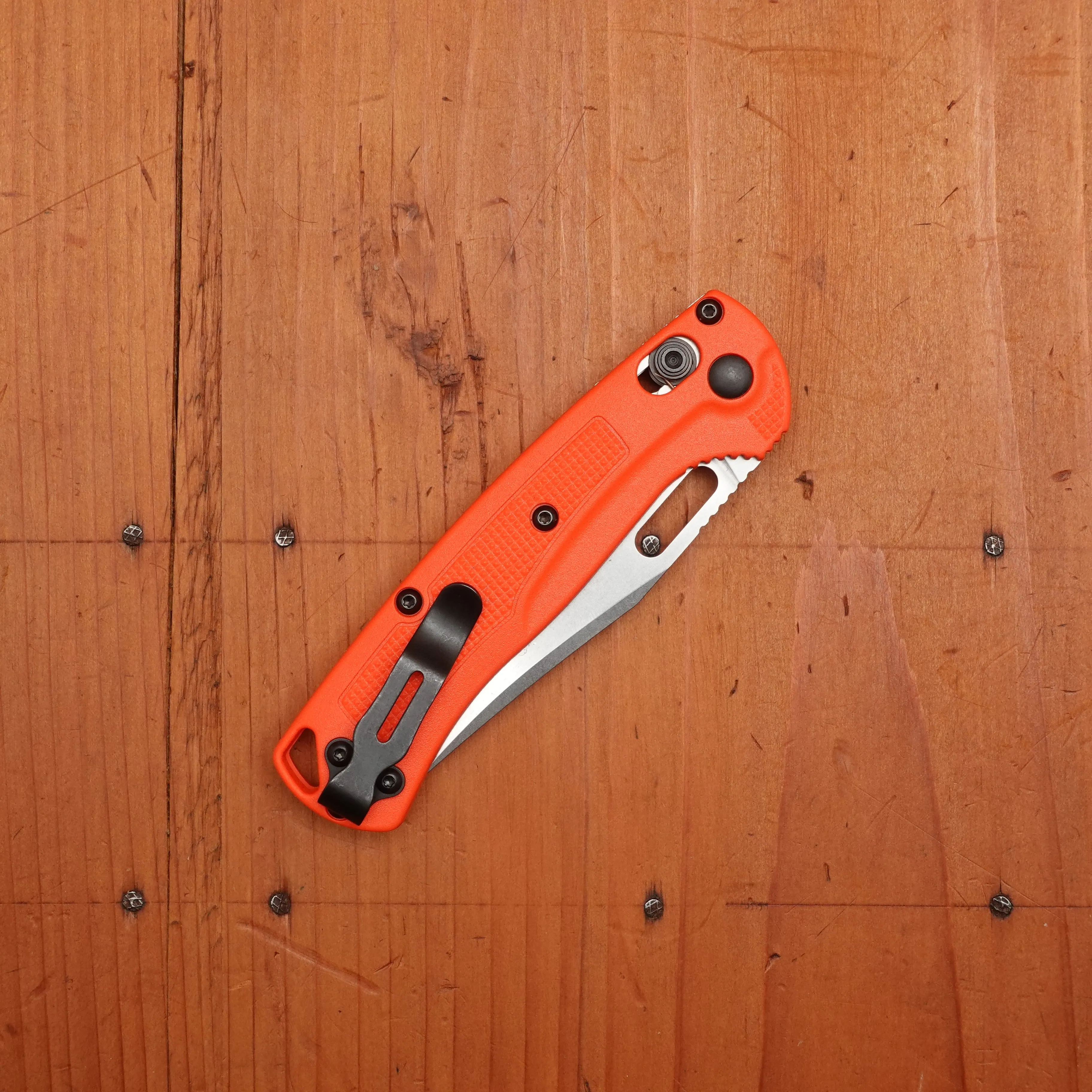 Benchmade 15533 Mini Taggedout Clip Point CPM154 AXIS Lock Orange Grivory Handle