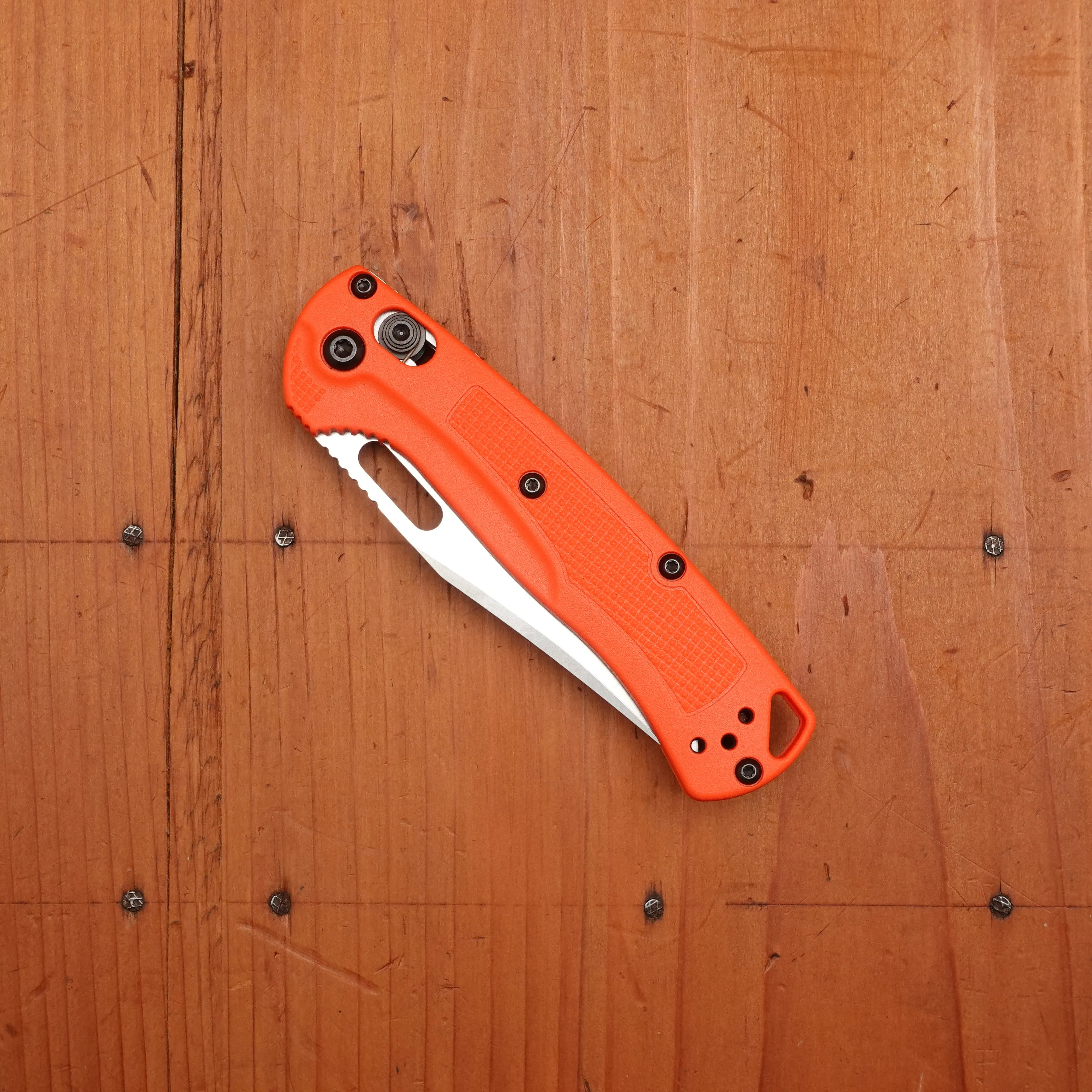 Benchmade 15533 Mini Taggedout Clip Point CPM154 AXIS Lock Orange Grivory Handle