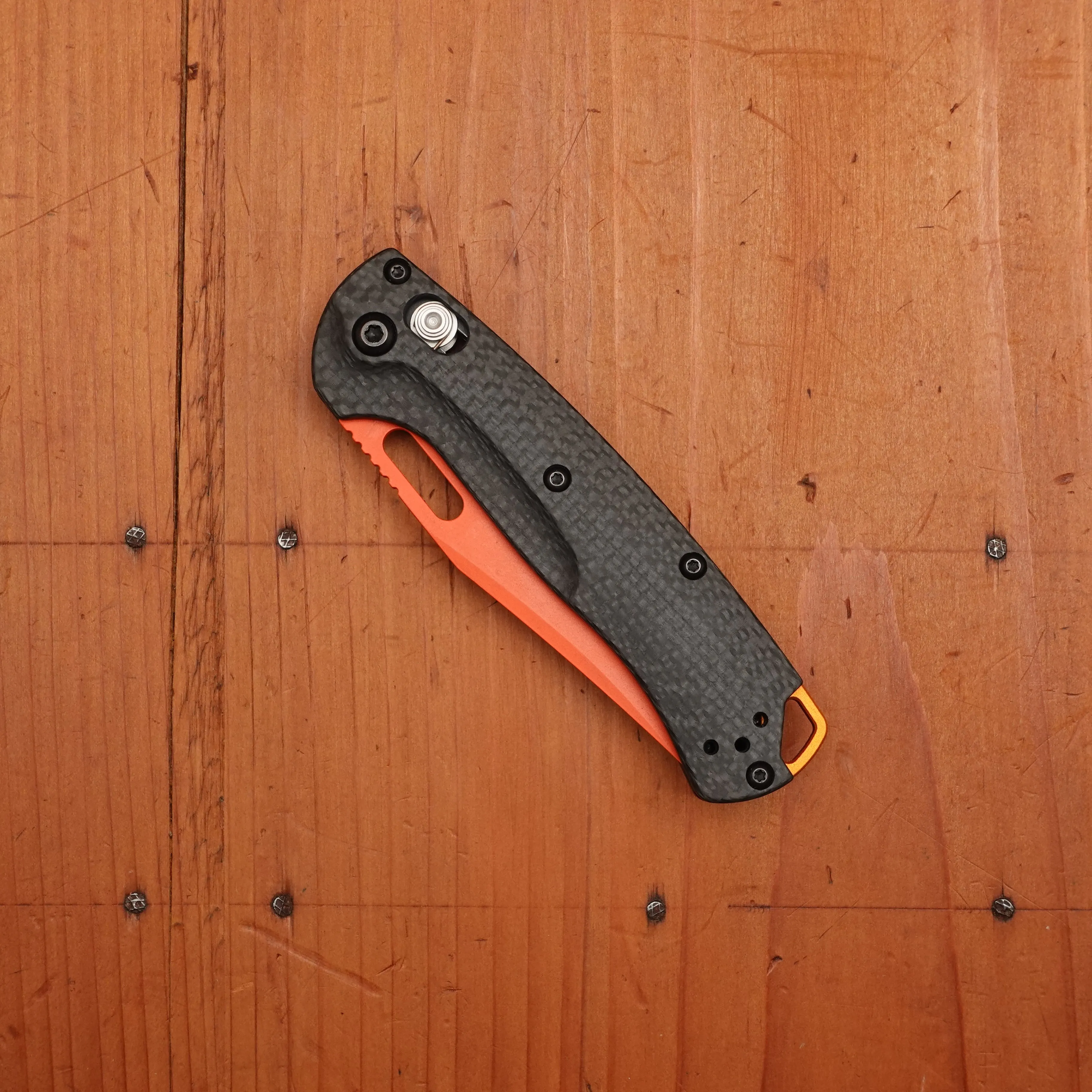 Benchmade 15533OR-01 Mini Taggedout Clip Point MagnaCut AXIS Lock Carbon Fiber Handle