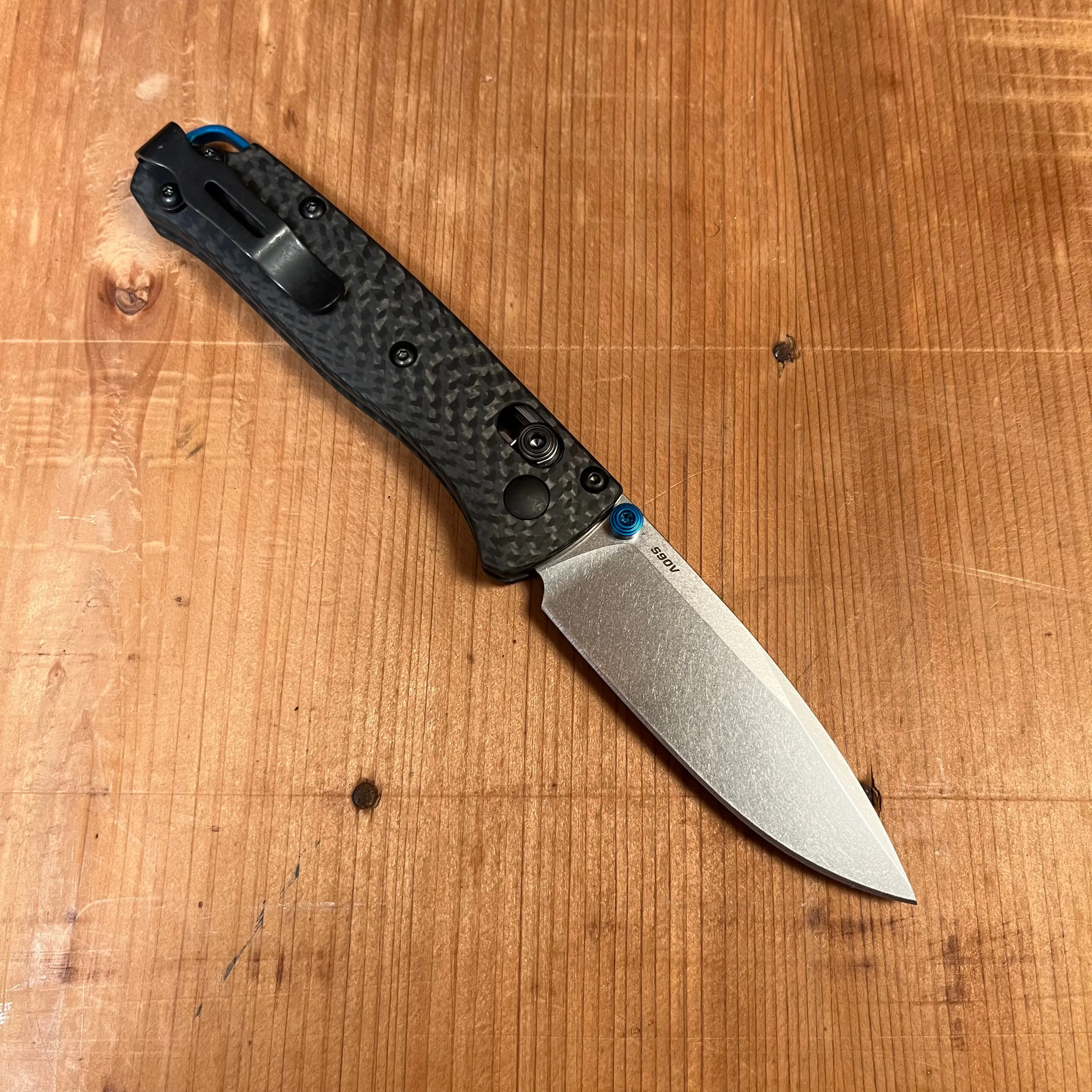 Benchmade 533-3 Mini Bugout Drop Point CPM-S90V AXIS Lock Carbon Fiber Handle