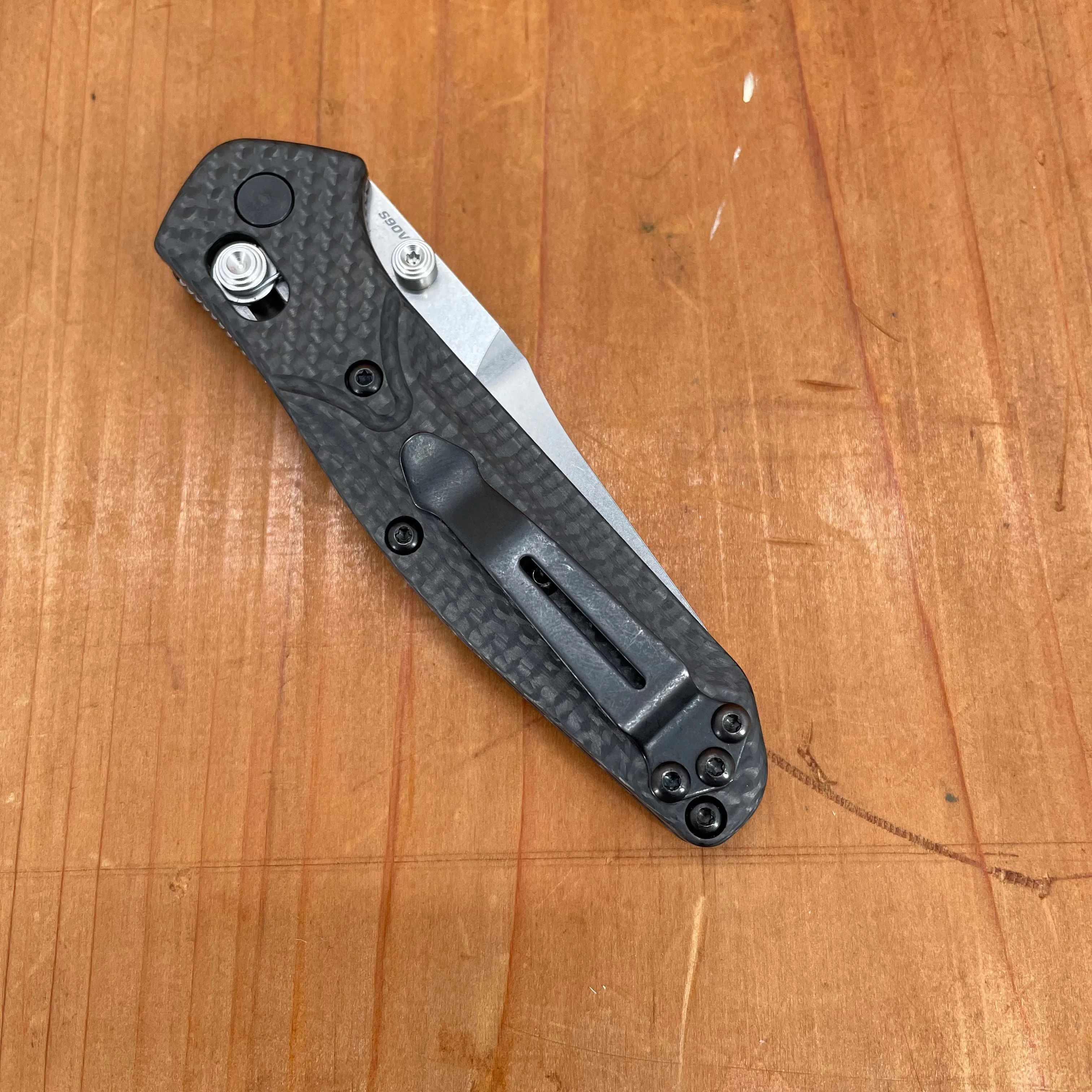 Benchmade 945-2 Mini Osborne Reverse Tanto CPM-S90V AXIS Lock Carbon Fiber Handle