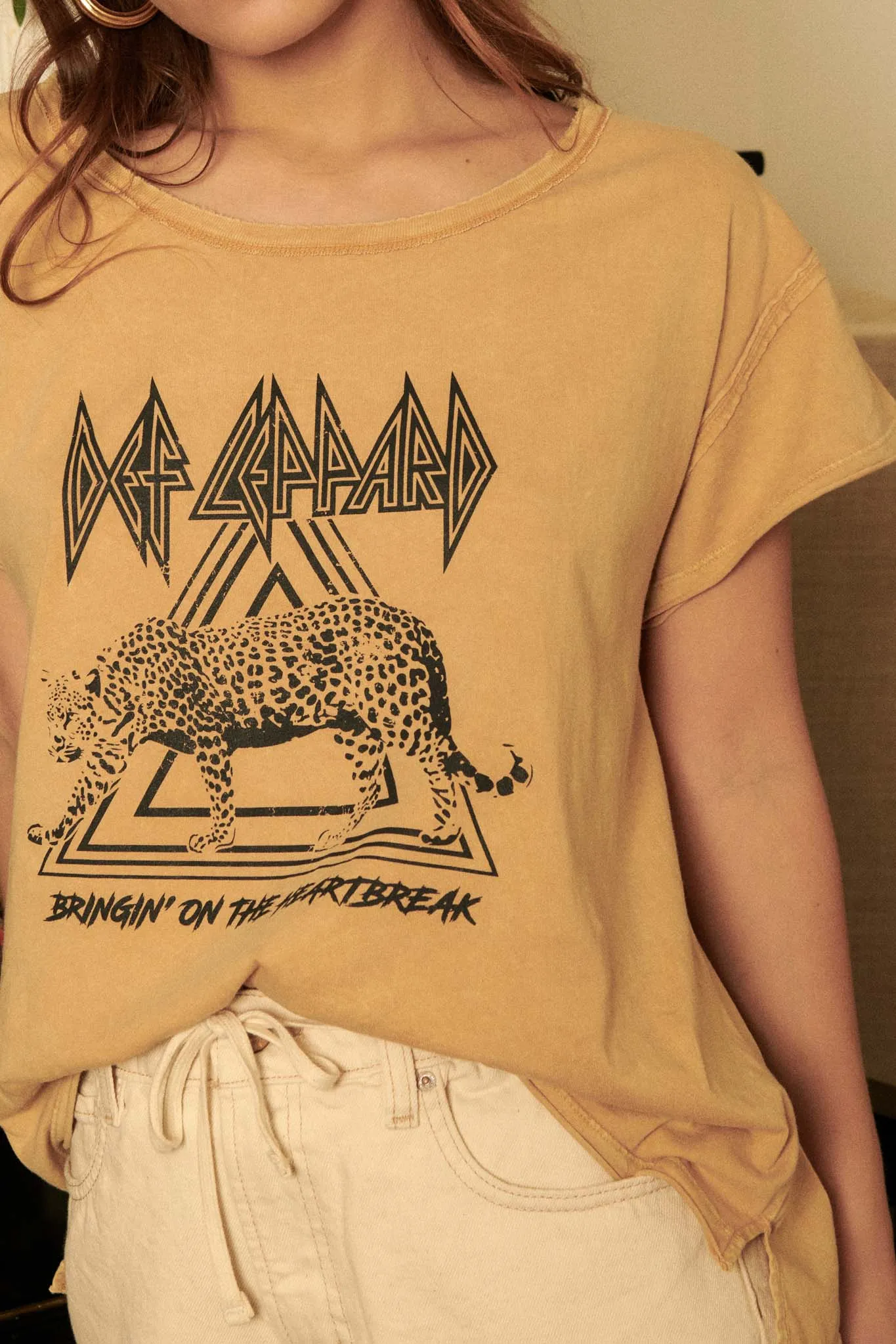 Def Leppard Heartbreak Raw-Edge Graphic Tee