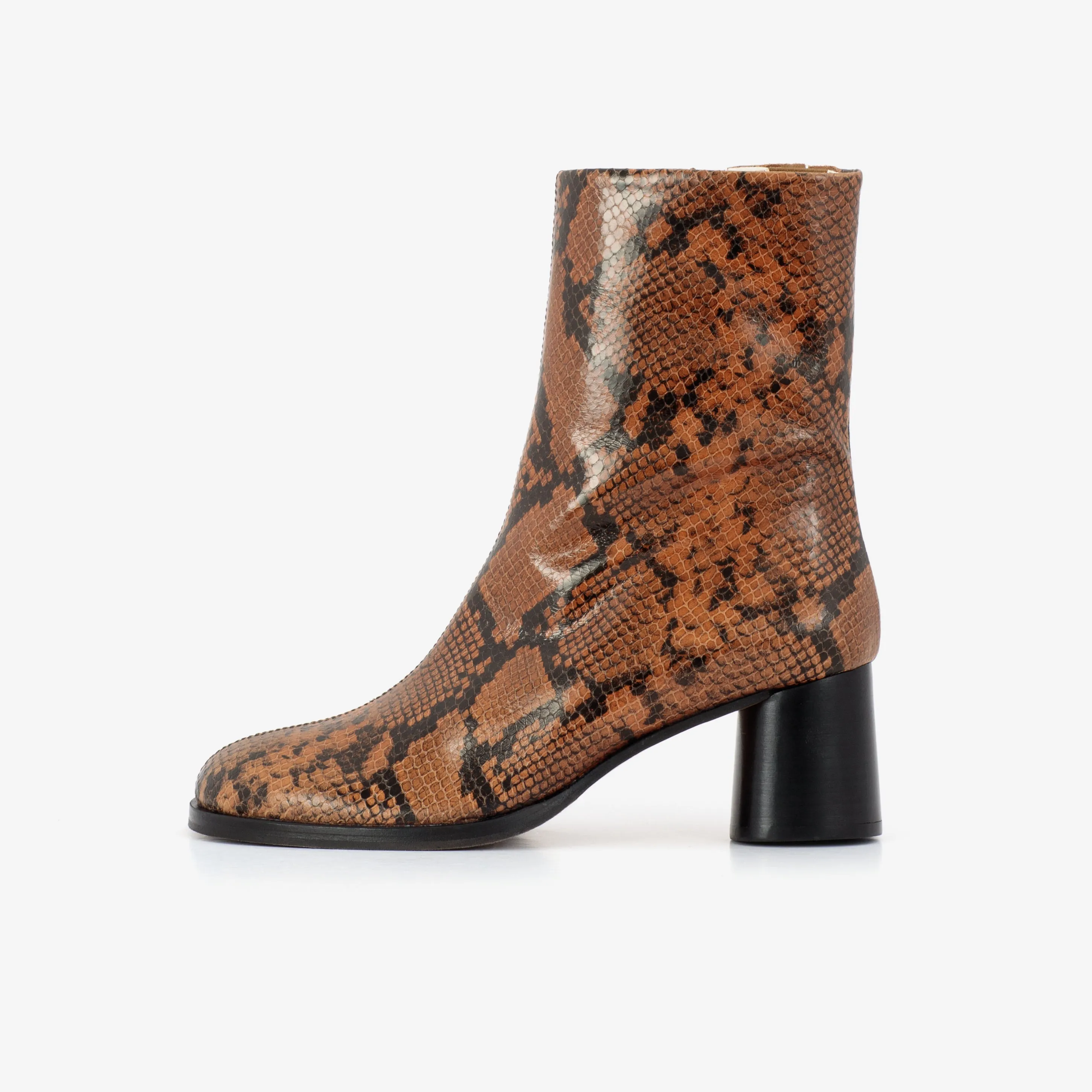 Joya Boot Python